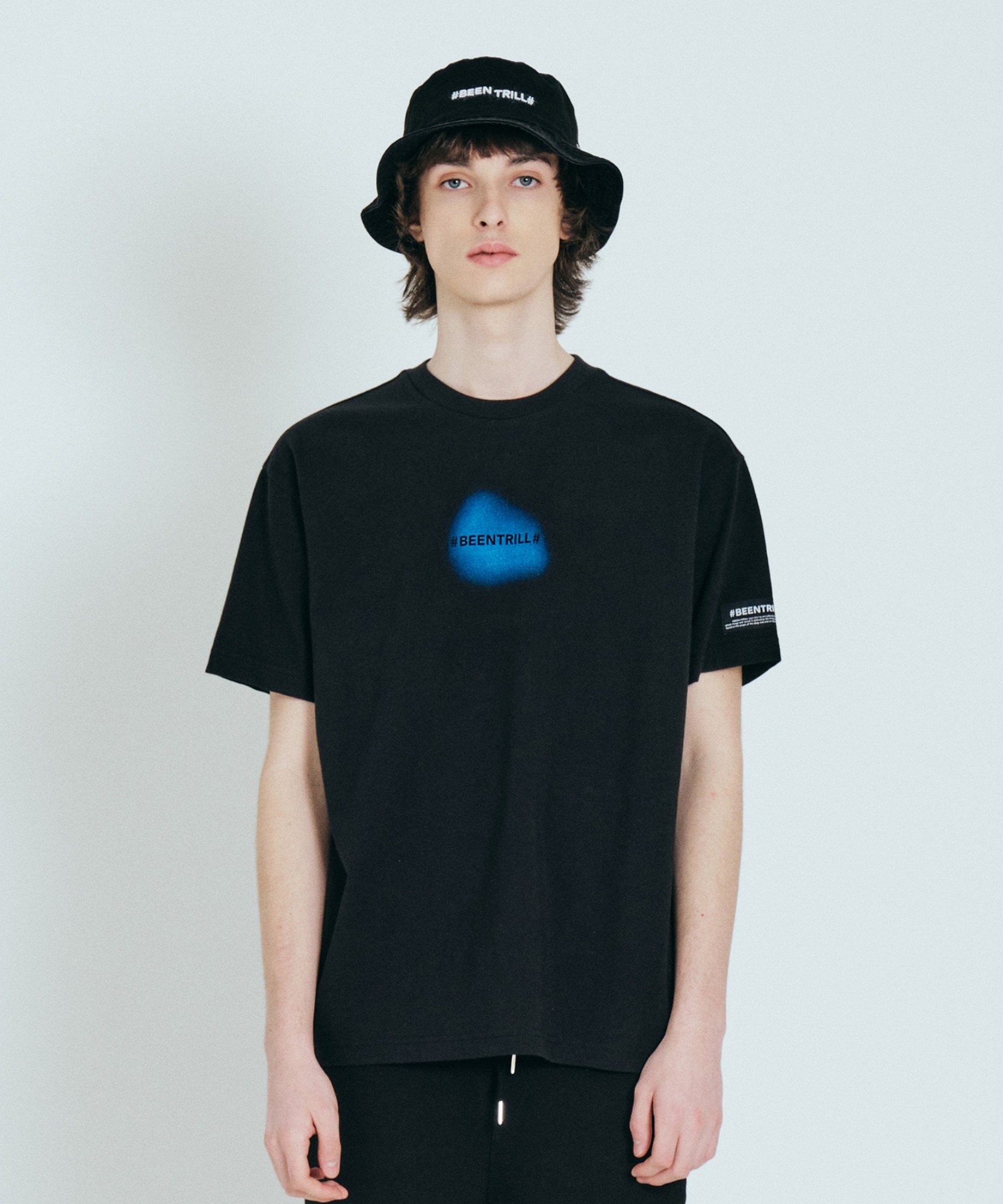 오로라 컴포트핏 반팔 티셔츠(블랙)